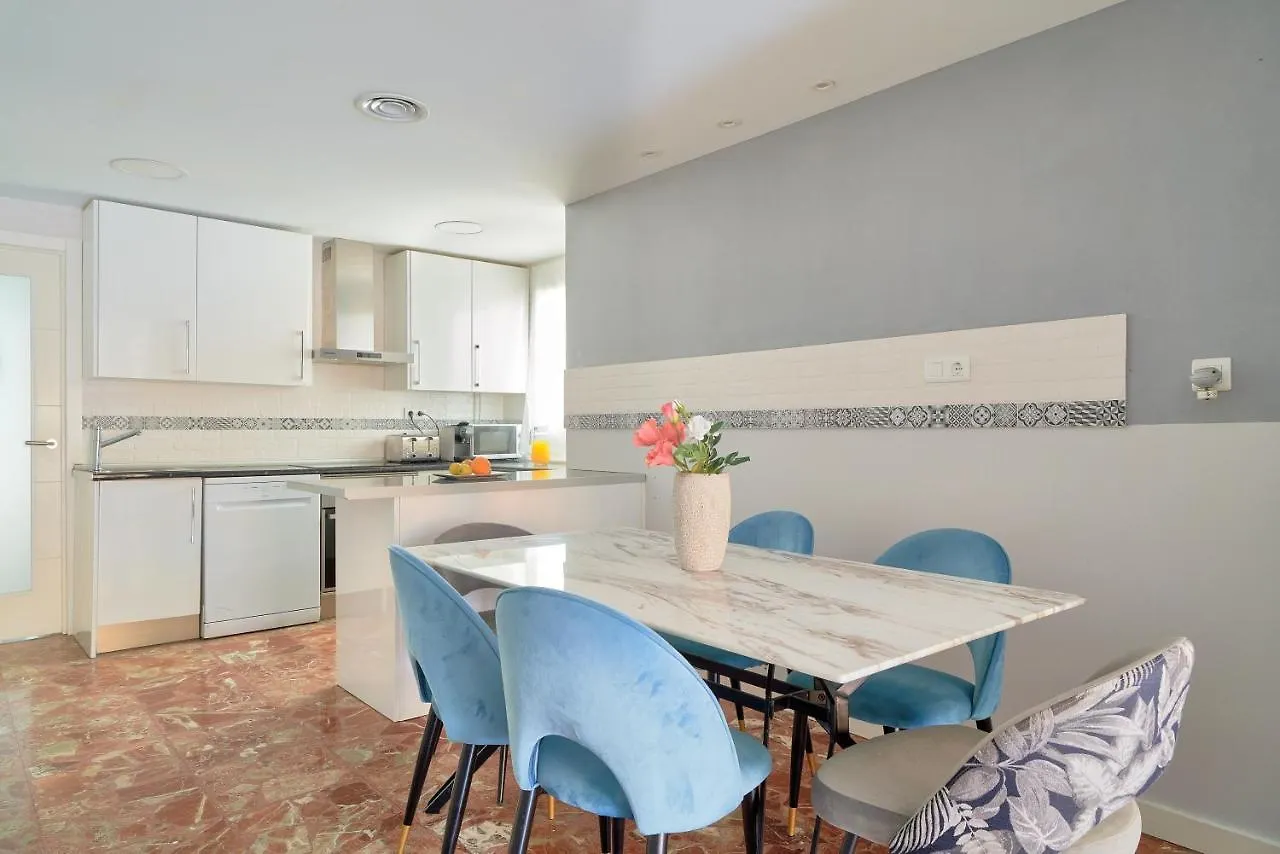 Sun-Kissed Getaway Apartment Malaga
