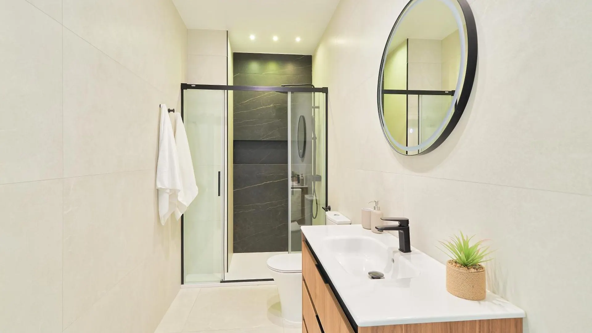 Sun-Kissed Getaway Apartment Malaga